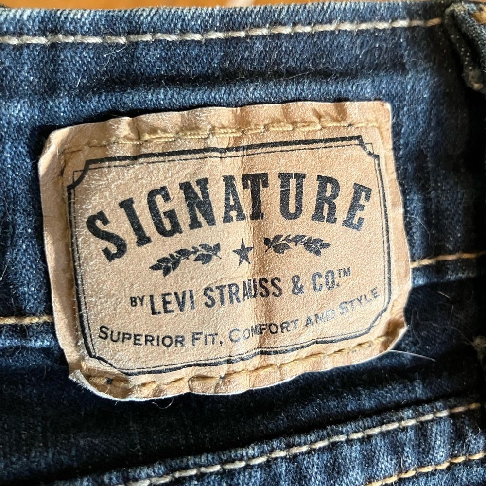 Levi’s Signature, mid rise straight legged jeans, size 14, excellent condition